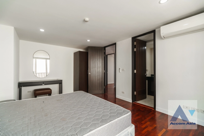 9  4 br Apartment For Rent in Silom ,Bangkok BTS Surasak at High-end Low Rise  AA42702