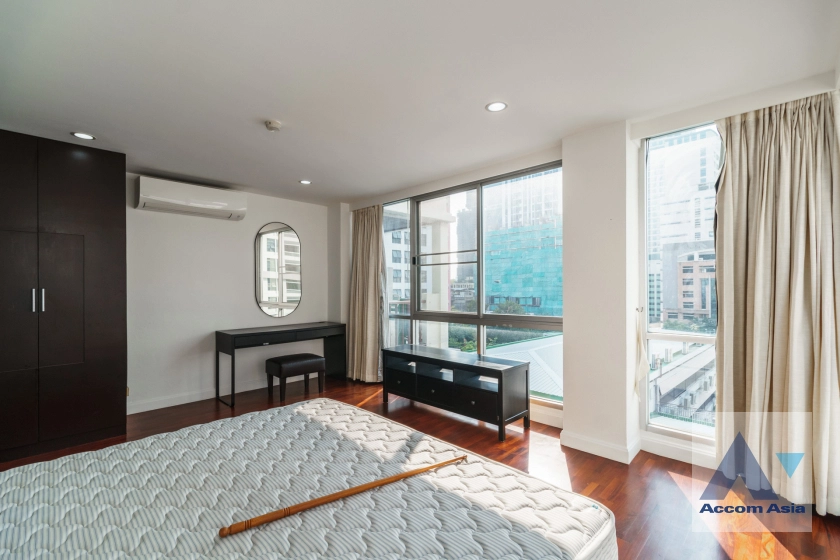 13  4 br Apartment For Rent in Silom ,Bangkok BTS Surasak at High-end Low Rise  AA42702