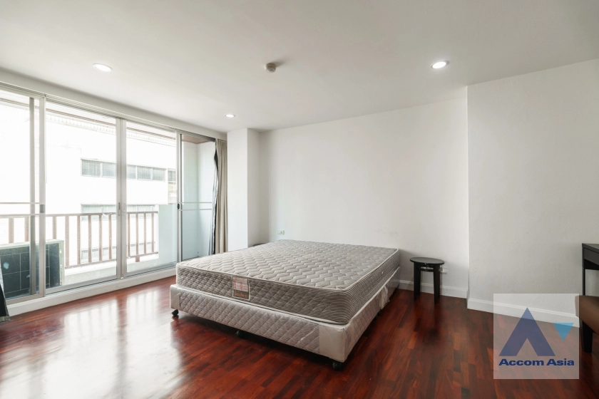 10  4 br Apartment For Rent in Silom ,Bangkok BTS Surasak at High-end Low Rise  AA42702