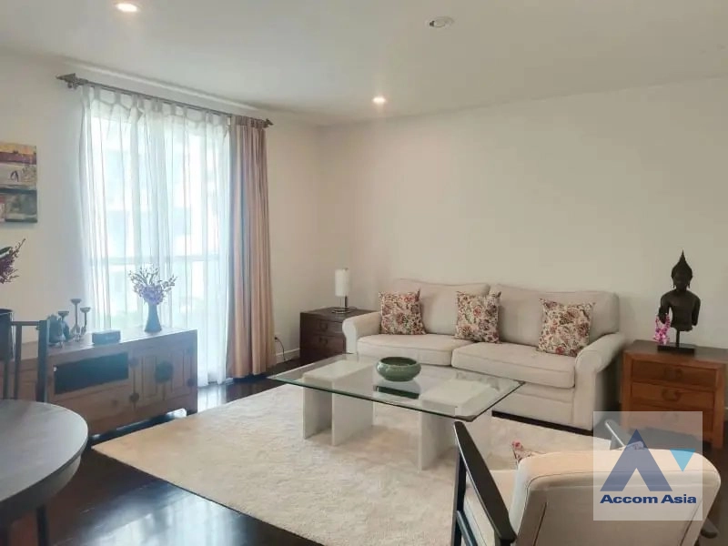 unit 3 Bedrooms  Condominium For Rent in Ploenchit, Bangkok  near BTS Ratchadamri - MRT Silom (AA42706)