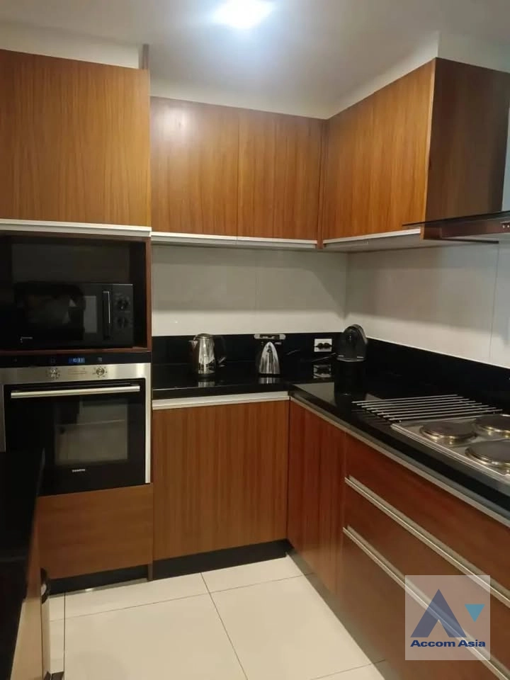 unit 3 Bedrooms  Condominium For Rent in Ploenchit, Bangkok  near BTS Ratchadamri - MRT Silom (AA42706)