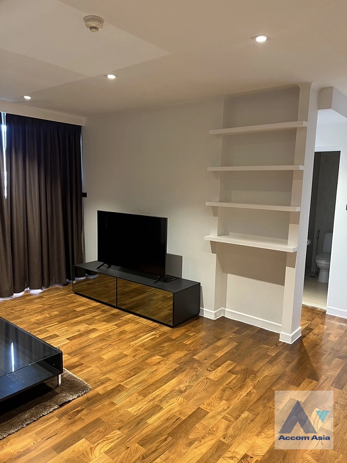 unit 2 Bedrooms  Condominium For Rent in Ploenchit, Bangkok  near BTS Ploenchit (AA42710)