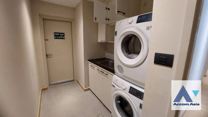 9  3 br Apartment For Rent in Sathorn ,Bangkok BTS Sala Daeng - MRT Lumphini at Children Dreaming Place - Garden AA42712