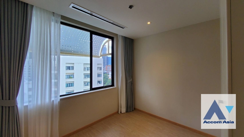 7  3 br Apartment For Rent in Sathorn ,Bangkok BTS Sala Daeng - MRT Lumphini at Children Dreaming Place - Garden AA42712