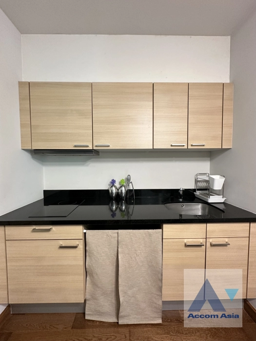 unit 1 Bedroom  Condominium For Rent in Ploenchit, Bangkok  near BTS Chitlom (AA42713)