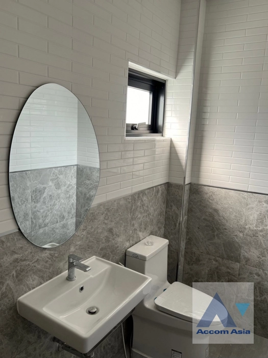 unit 2 Bedrooms  House For Rent in Bang Na, Bangkok  near BTS Bearing (AA42719)