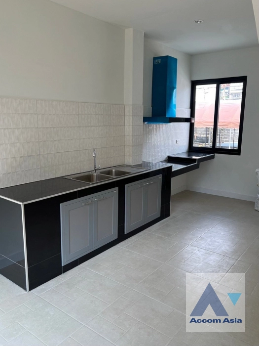 unit 2 Bedrooms  House For Rent in Bang Na, Bangkok  near BTS Bearing (AA42719)