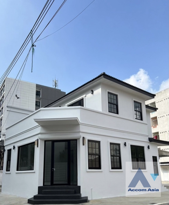 unit 2 Bedrooms  House For Rent in Bang Na, Bangkok  near BTS Bearing (AA42719)