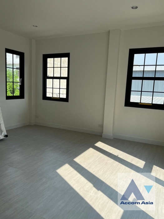 unit 2 Bedrooms  House For Rent in Bang Na, Bangkok  near BTS Bearing (AA42719)