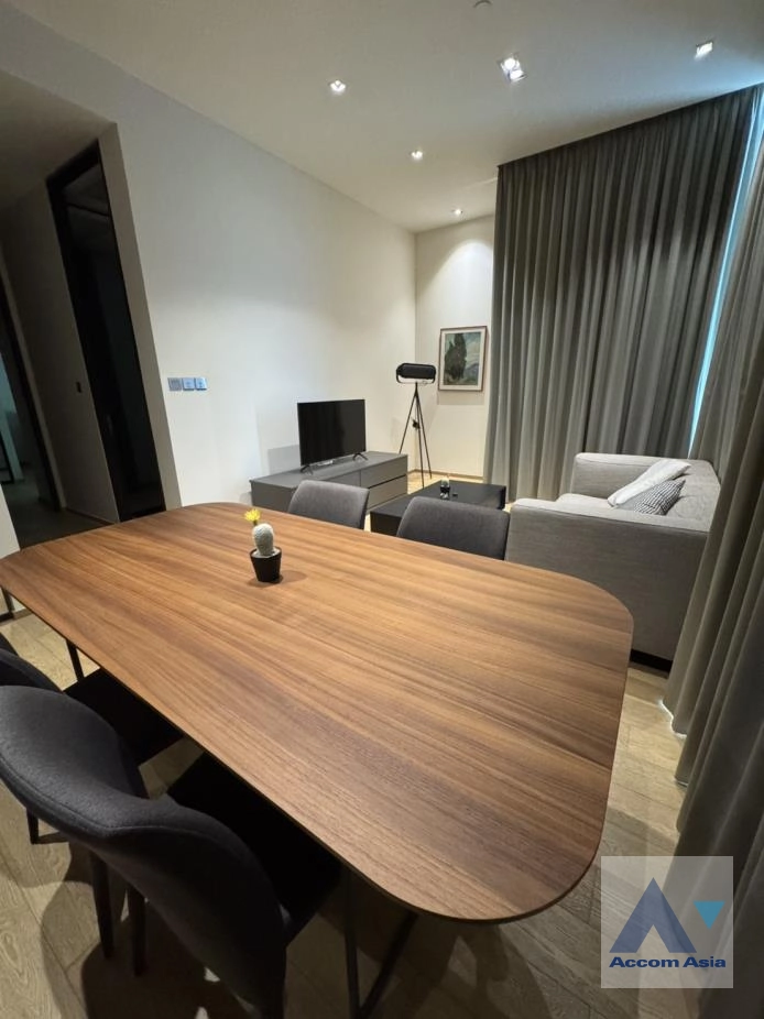 unit 2 Bedrooms  Condominium For Rent in Ploenchit, Bangkok  near BTS Chitlom (AA42725)