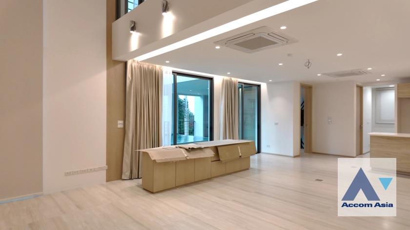 unitPrivate Swimming Pool |  4 Bedrooms  House For Rent & Sale in Sukhumvit, Bangkok  near BTS Thong Lo (AA42727)
