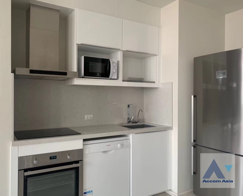 unit 2 Bedrooms  Condominium For Rent in Ploenchit, Bangkok  near BTS Ploenchit (AA42736)