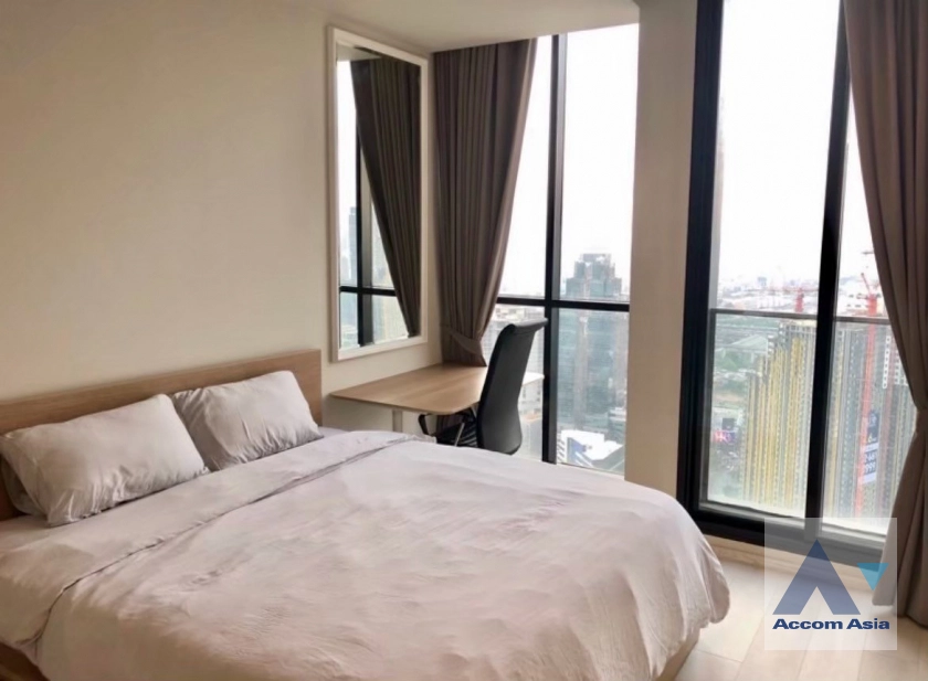 unit 2 Bedrooms  Condominium For Rent in Ploenchit, Bangkok  near BTS Ploenchit (AA42736)