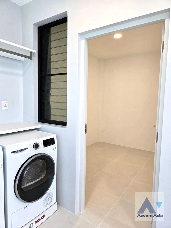 17  4 br House for rent and sale in Latkrabang ,Bangkok ARL Ban Thap Chang at Nantawan Rama 9 New Krungthepkreetha AA42739