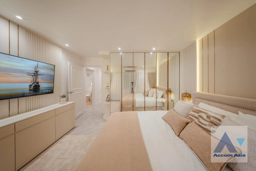 12  3 br Condominium For Sale in Sathorn ,Bangkok BTS Chong Nonsi - BRT Nararam 3 at Fortune Condo Town AA42744