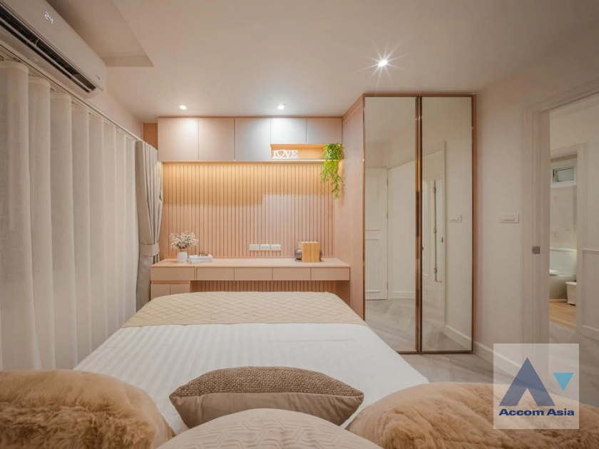10  3 br Condominium For Sale in Sathorn ,Bangkok BTS Chong Nonsi - BRT Nararam 3 at Fortune Condo Town AA42744