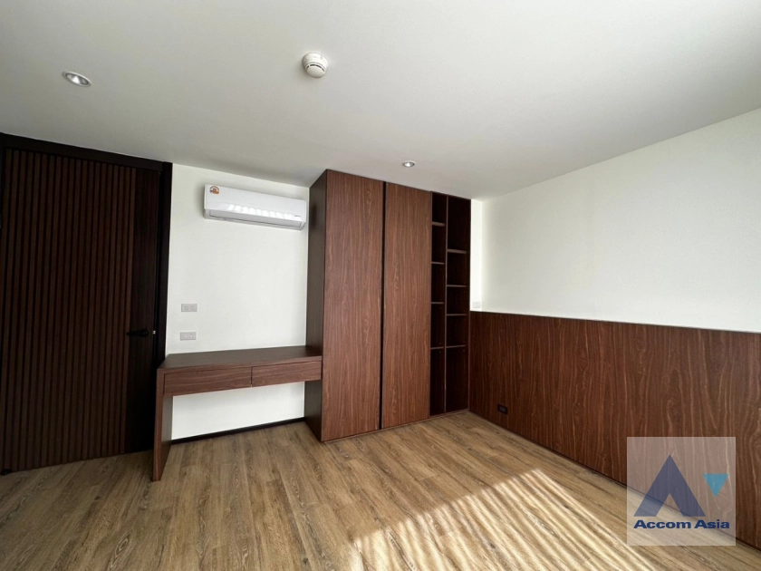 17  3 br Condominium For Rent in Ploenchit ,Bangkok BTS Chitlom at Somkid Gardens AA42746