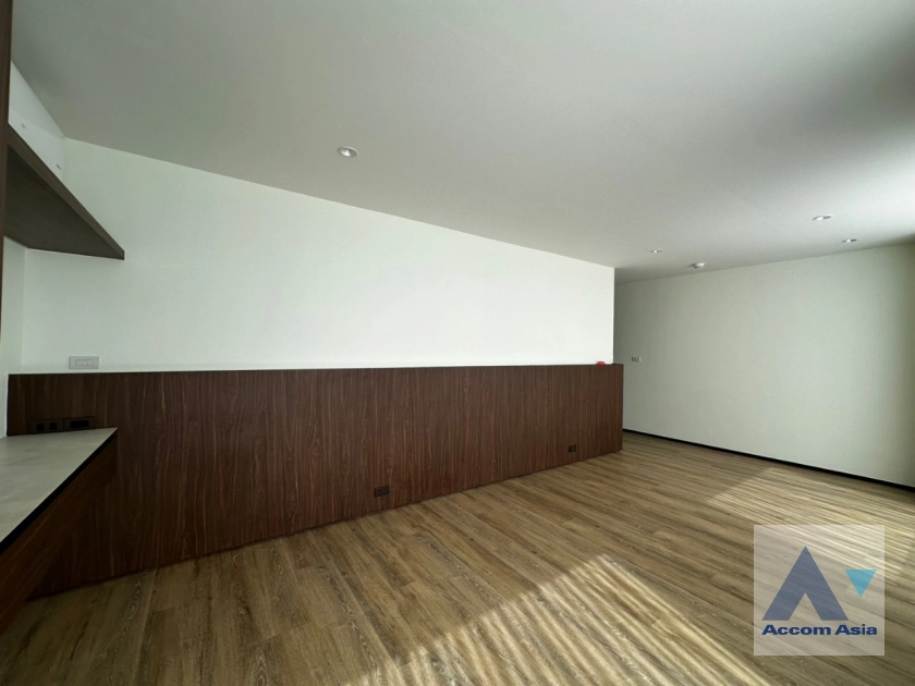 15  3 br Condominium For Rent in Ploenchit ,Bangkok BTS Chitlom at Somkid Gardens AA42746