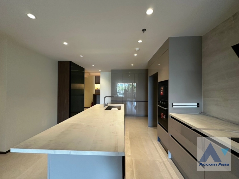 9  3 br Condominium For Rent in Ploenchit ,Bangkok BTS Chitlom at Somkid Gardens AA42746