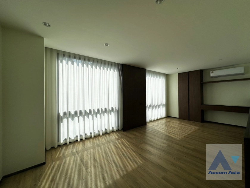 10  3 br Condominium For Rent in Ploenchit ,Bangkok BTS Chitlom at Somkid Gardens AA42746
