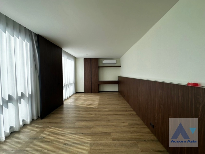 12  3 br Condominium For Rent in Ploenchit ,Bangkok BTS Chitlom at Somkid Gardens AA42746