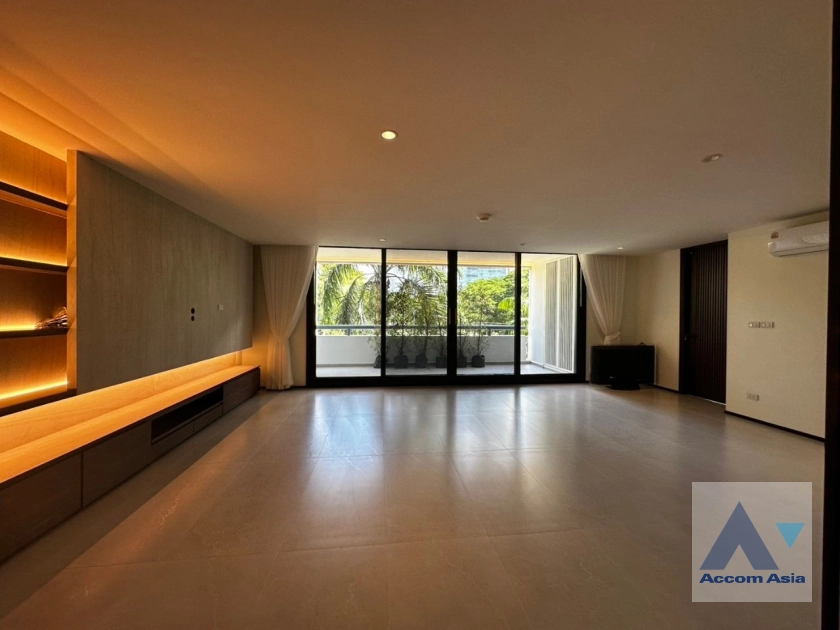 unit 3 Bedrooms  Condominium For Rent in Ploenchit, Bangkok  near BTS Chitlom (AA42746)