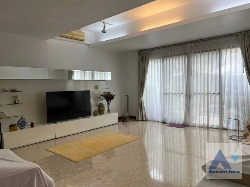unit 3 Bedrooms  Townhouse For Rent & Sale in Sukhumvit, Bangkok  near BTS Thong Lo (AA42753)
