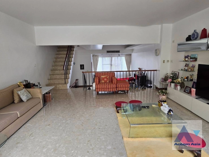 6  3 br Townhouse for rent and sale in Sukhumvit ,Bangkok BTS Thong Lo at Thonglor Garden Place AA42753