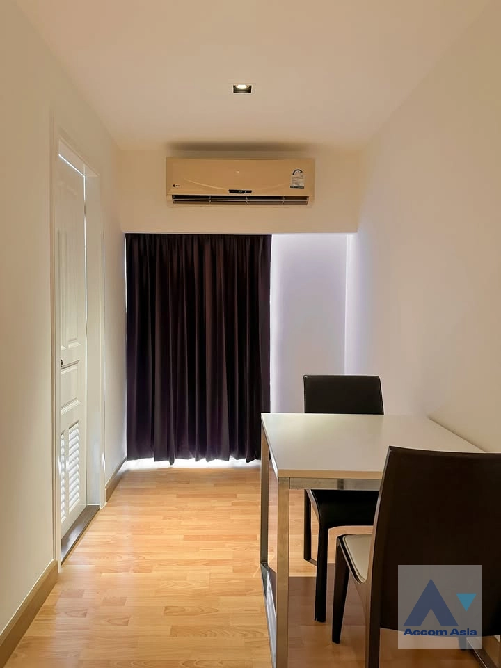 unit 1 Bedroom  Apartment For Rent in Sukhumvit, Bangkok  near BTS Nana (AA42755)