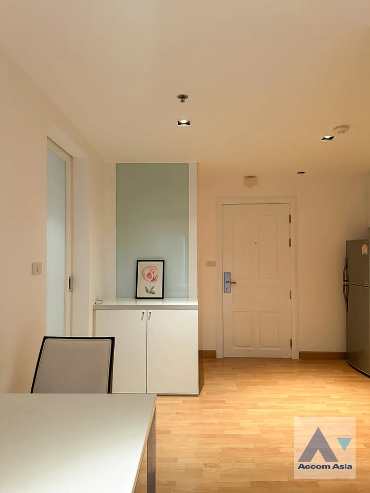 unit 1 Bedroom  Apartment For Rent in Sukhumvit, Bangkok  near BTS Nana (AA42755)