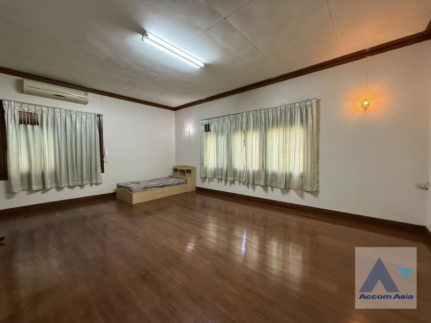 11  5 br House For Rent in Phaholyothin ,Bangkok BTS Saphan-Kwai AA42756