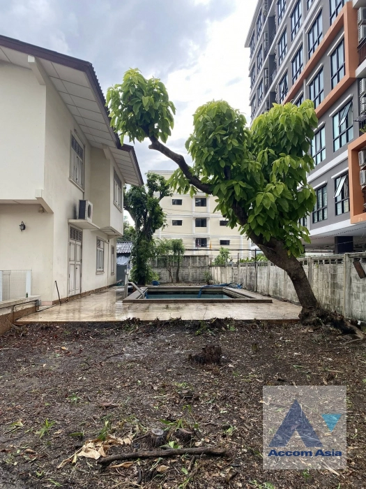  1  5 br House For Rent in Phaholyothin ,Bangkok BTS Saphan-Kwai AA42756