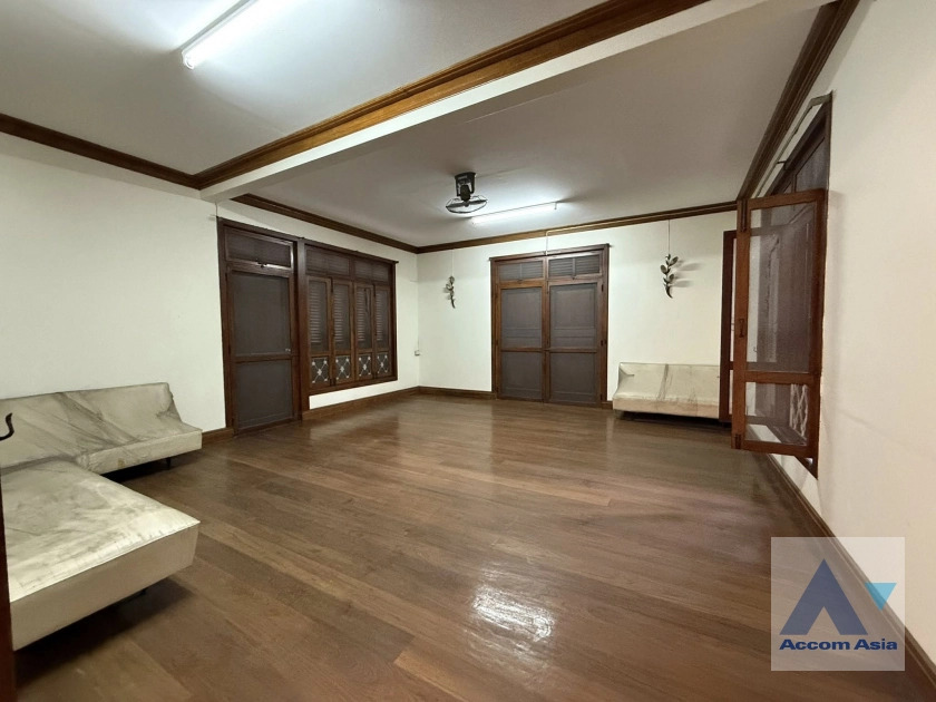 8  5 br House For Rent in Phaholyothin ,Bangkok BTS Saphan-Kwai AA42756