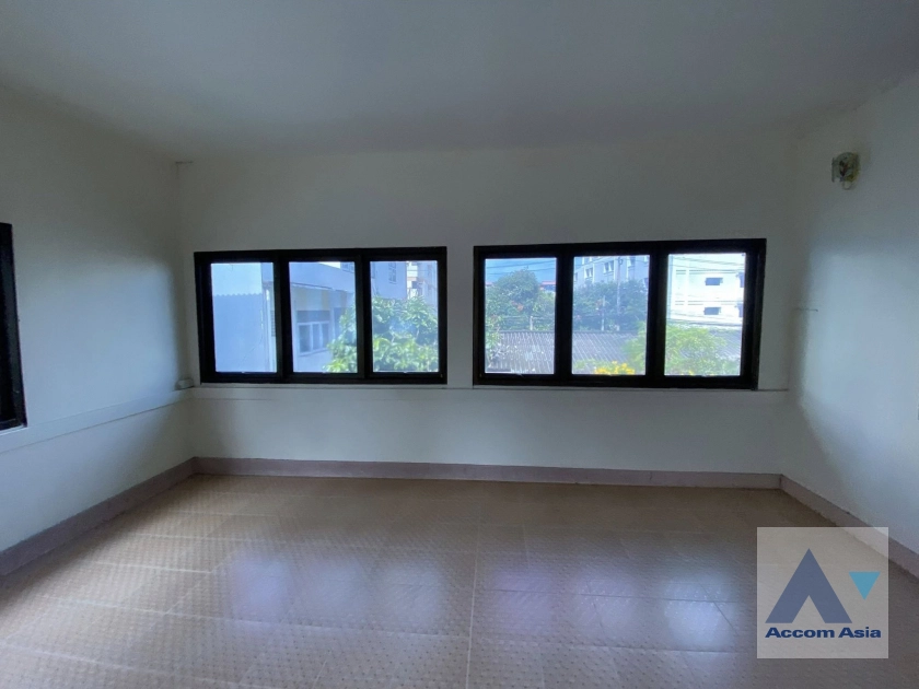 15  5 br House For Rent in Phaholyothin ,Bangkok BTS Saphan-Kwai AA42756