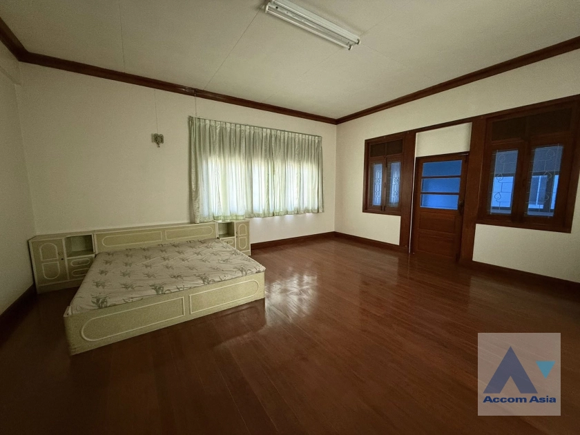 10  5 br House For Rent in Phaholyothin ,Bangkok BTS Saphan-Kwai AA42756