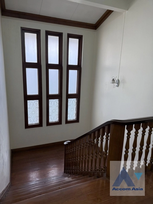 6  5 br House For Rent in Phaholyothin ,Bangkok BTS Saphan-Kwai AA42756