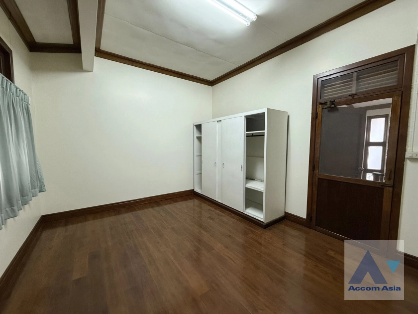 14  5 br House For Rent in Phaholyothin ,Bangkok BTS Saphan-Kwai AA42756