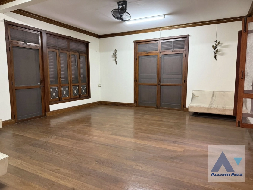 9  5 br House For Rent in Phaholyothin ,Bangkok BTS Saphan-Kwai AA42756