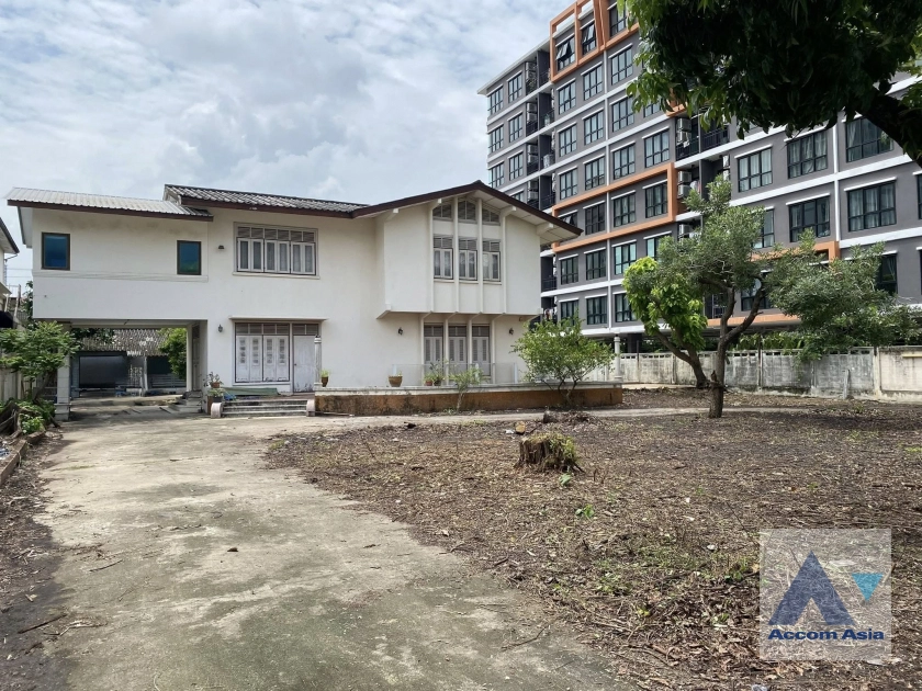 17  5 br House For Rent in Phaholyothin ,Bangkok BTS Saphan-Kwai AA42756