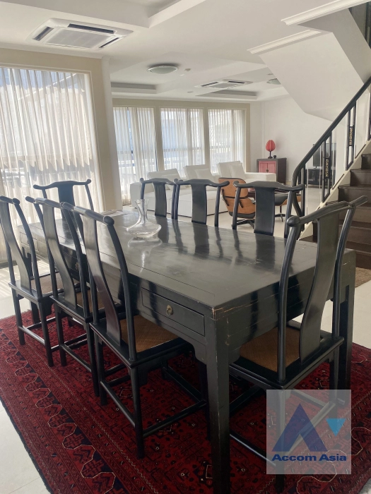 unit 2 Bedrooms  Condominium For Rent in Ploenchit, Bangkok  near BTS Chitlom (AA42765)