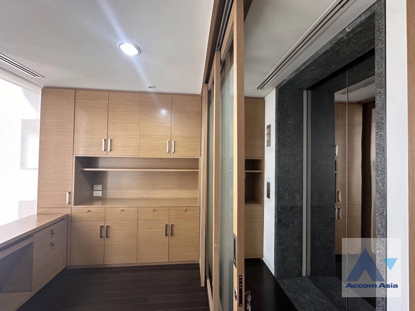 6  2 br Condominium For Rent in Ploenchit ,Bangkok BTS Ratchadamri at Hansar Residence AA42771
