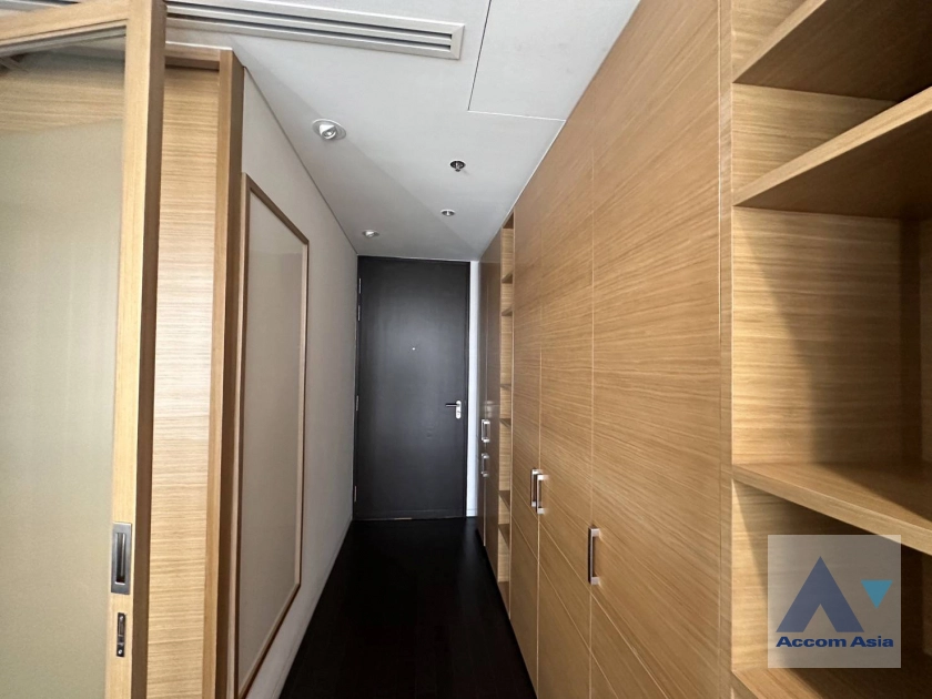 7  2 br Condominium For Rent in Ploenchit ,Bangkok BTS Ratchadamri at Hansar Residence AA42771