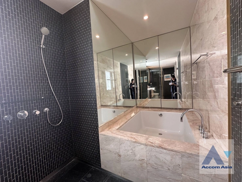 14  2 br Condominium For Rent in Ploenchit ,Bangkok BTS Ratchadamri at Hansar Residence AA42771