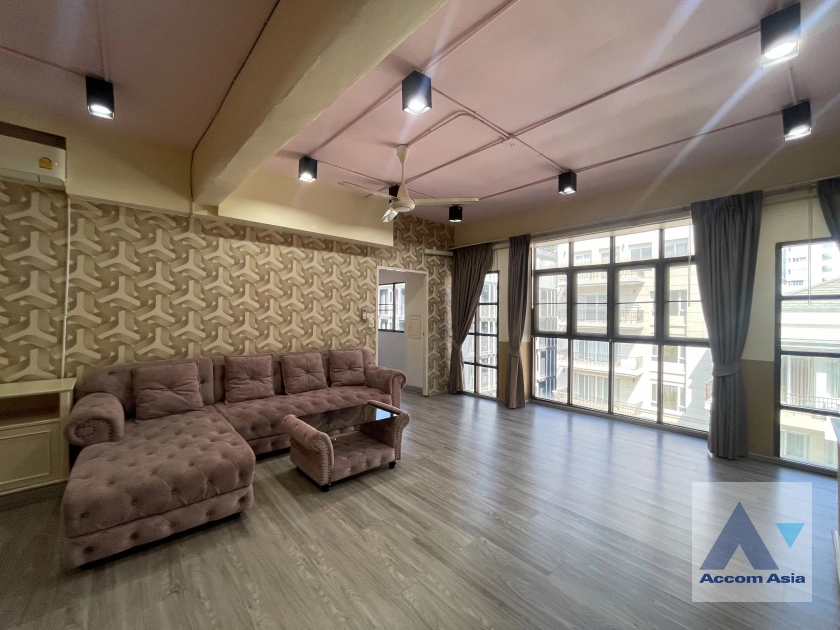 unit 3 Bedrooms  Apartment For Rent in Sukhumvit, Bangkok  near BTS Phrom Phong (AA42775)