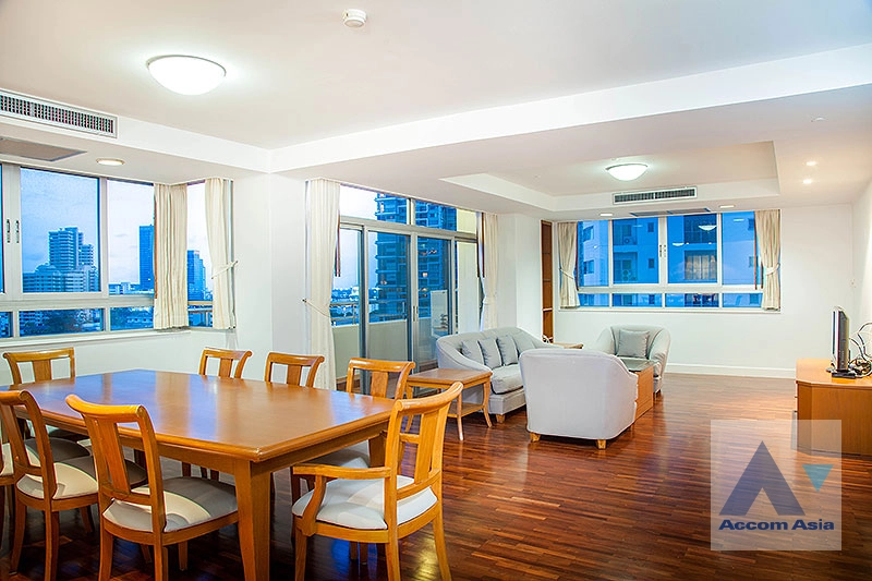 unit 3 Bedrooms  Apartment For Rent in Sukhumvit, Bangkok  near BTS Phrom Phong (AA42776)