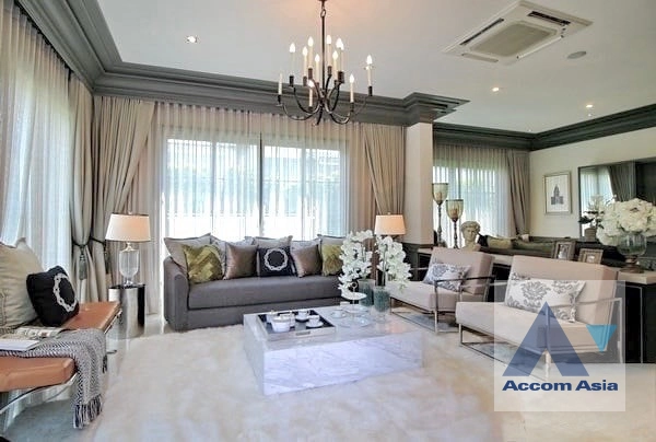 unit 4 Bedrooms  House For Rent in Samutprakan, Samutprakan  near BTS Bearing (AA42807)