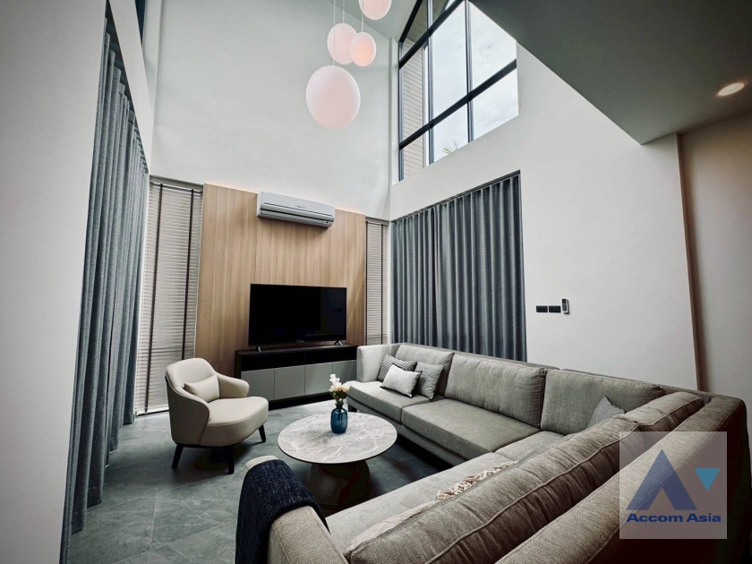 unitPrivate Swimming Pool |  4 Bedrooms  House For Rent & Sale in Sukhumvit, Bangkok  near BTS On Nut (AA42809)