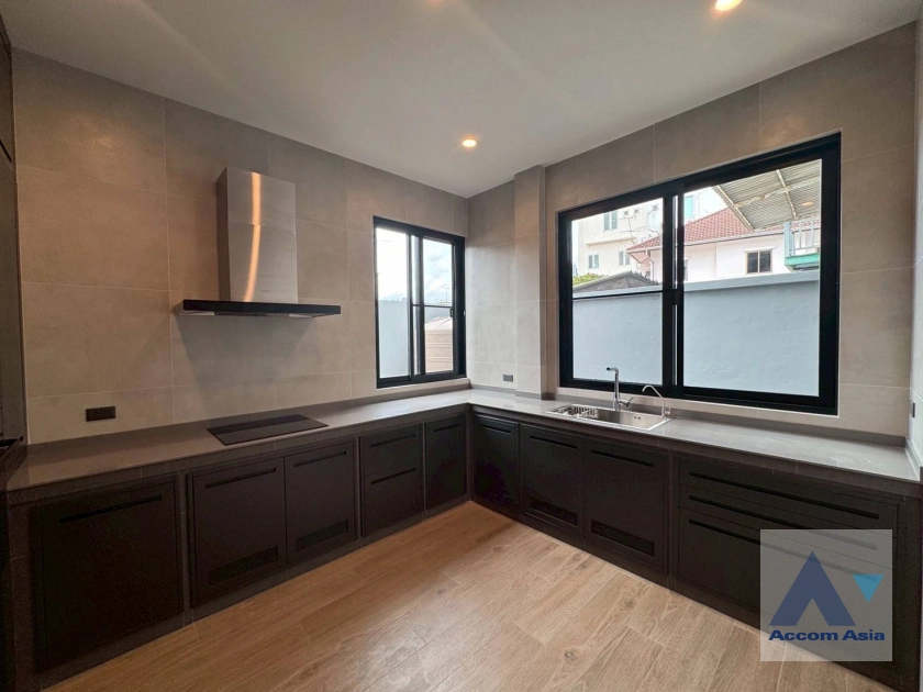 9  4 br House for rent and sale in Sukhumvit ,Bangkok BTS On Nut AA42809