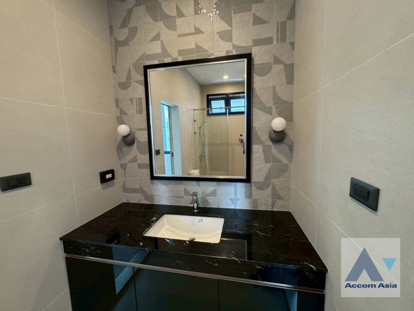 21  4 br House for rent and sale in Sukhumvit ,Bangkok BTS On Nut AA42809