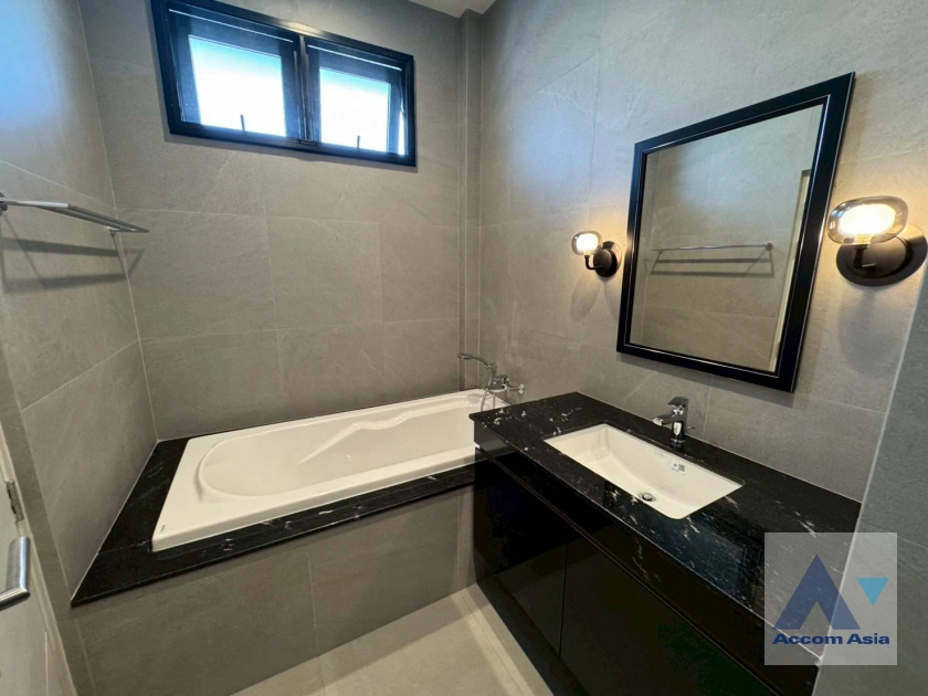 20  4 br House for rent and sale in Sukhumvit ,Bangkok BTS On Nut AA42809